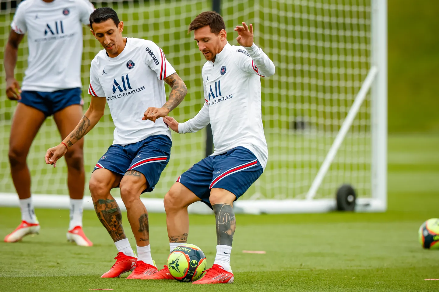 Angel Di Maria (vasakul) ja Lionel Messi paremal PSG treeningul.