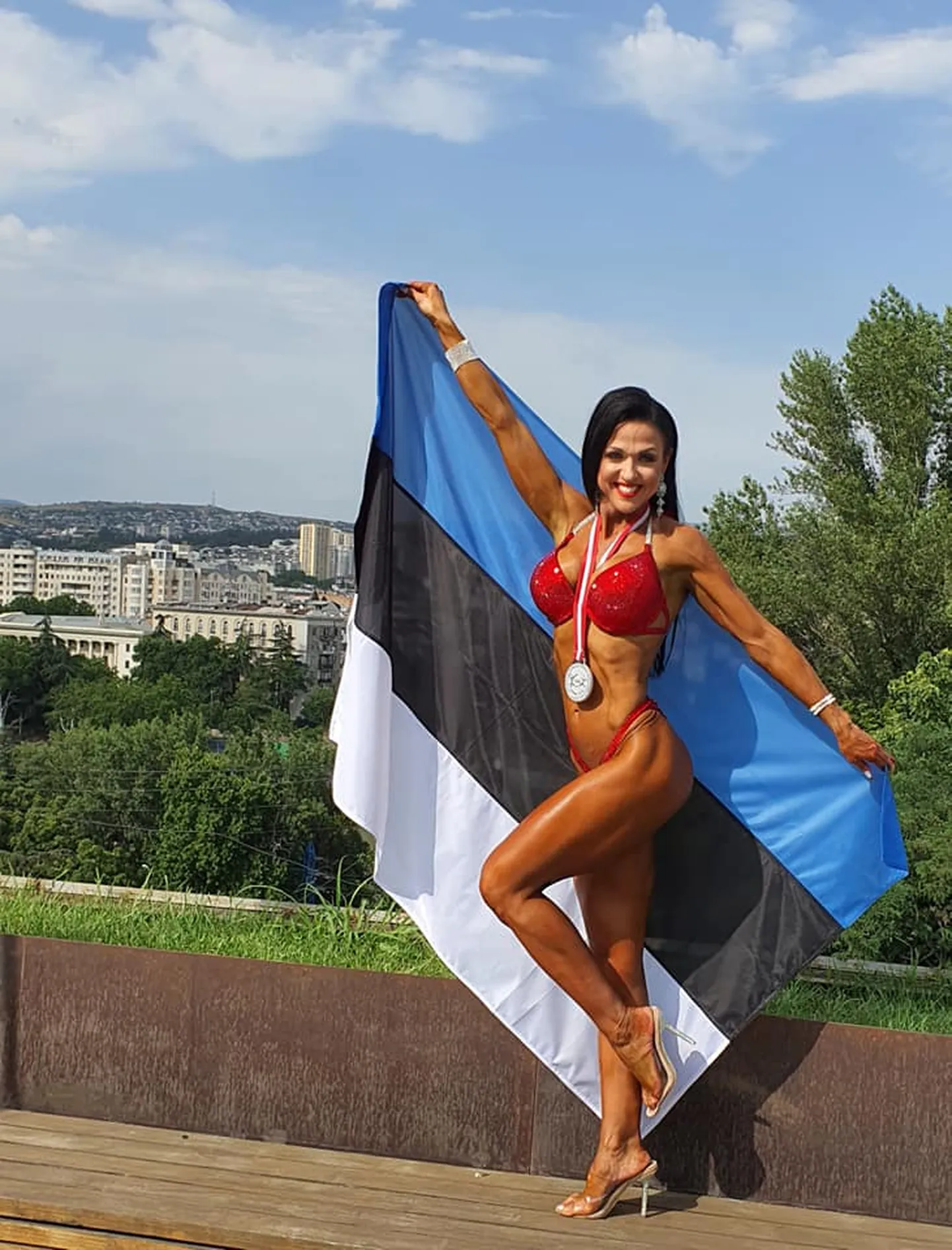 Tartlane Annika Luik võitis Gruusias toimunud kulturismi ja fitnessi võistlusel IFBB Grand Prix bikiinikategoorias hõbemedali.