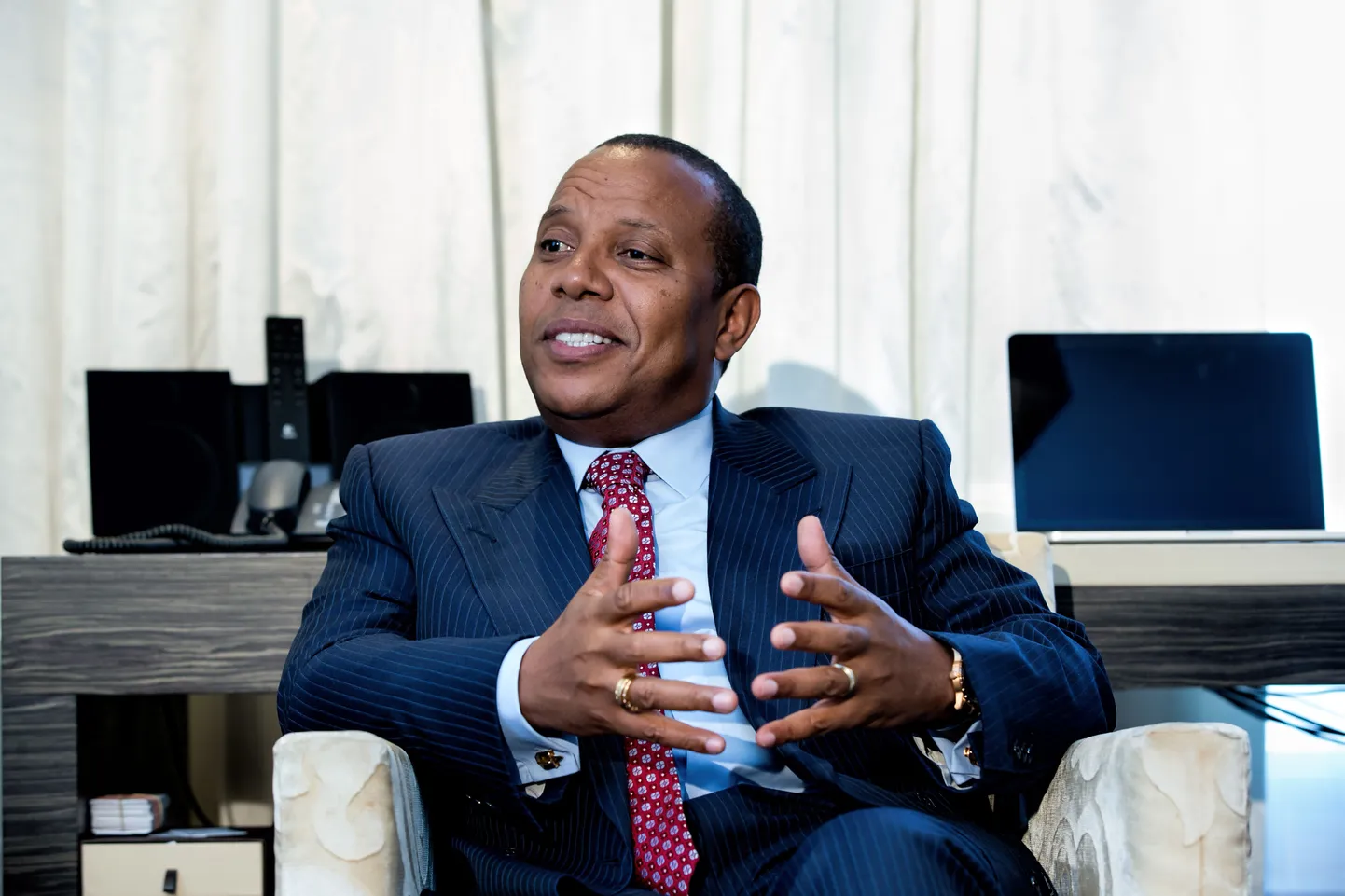 São Tomé ja Príncipe peaministri Patrice Émery Trovoada sõnul võiks just tema kodumaa olla see sadam Lääne-Aafrikas, mille kaudu Euroopa väikefirmad saaksid siseneda Mustale Mandrile.