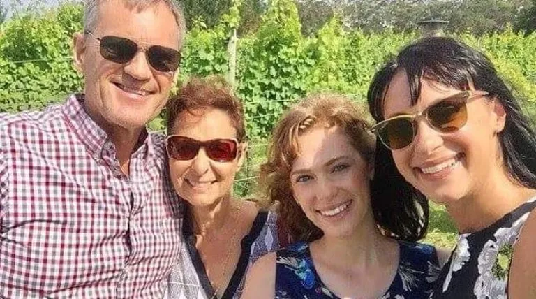 Lars,Vivian, Annabelle ja Jessica Falkholt