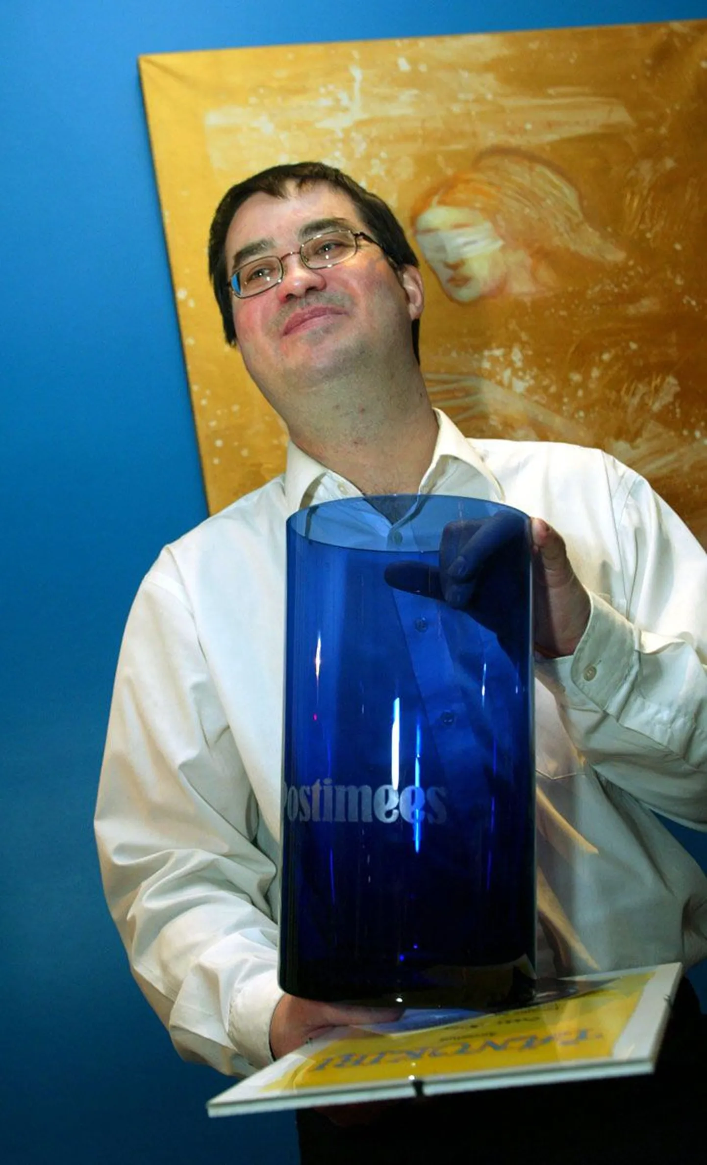 Kunagine Postimehe töötaja Erkki Kõlu pälvis 2003. aastal huumorivõistlusel «Anekdoot 2003» Postimehe auhinna.