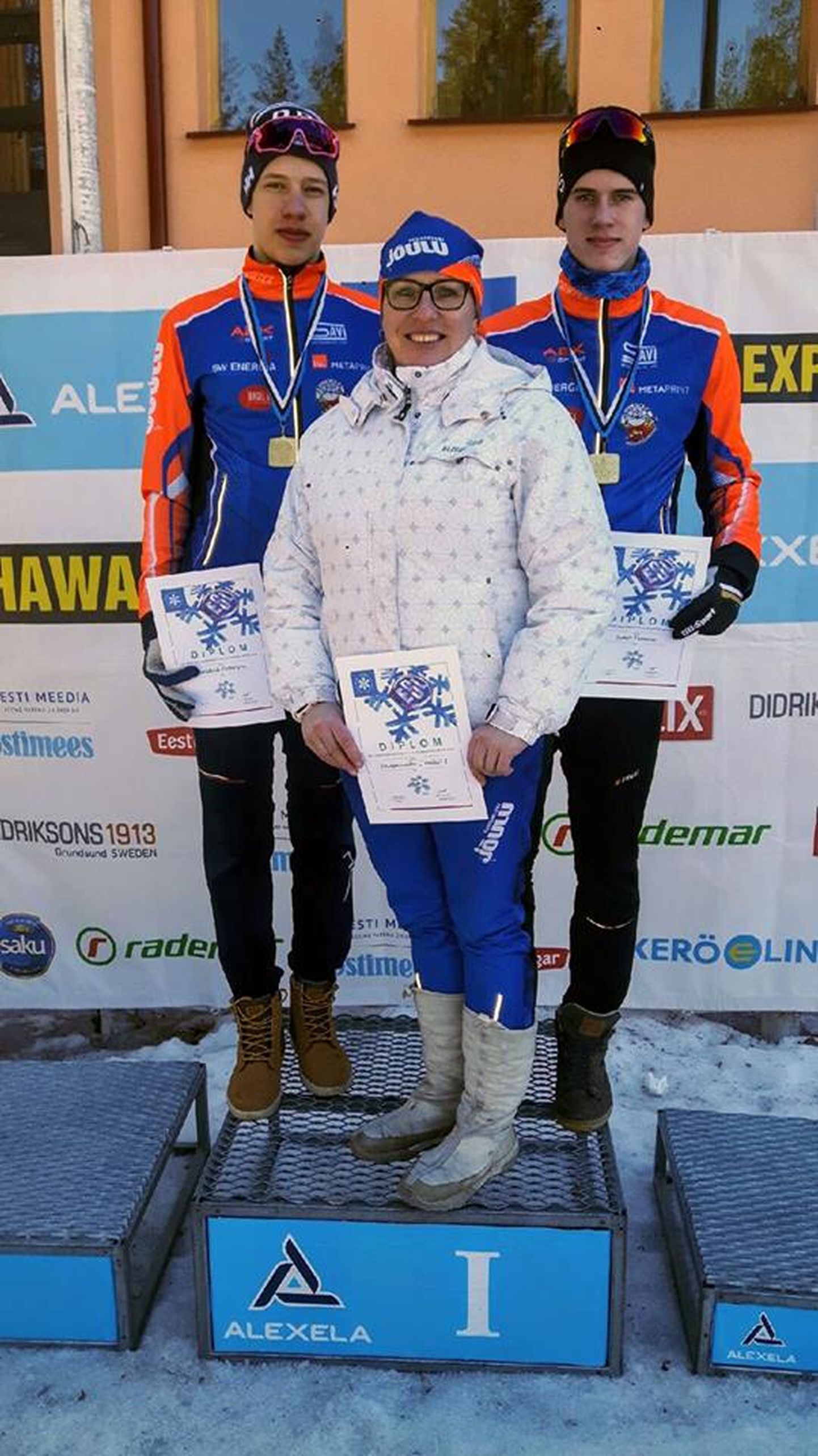 Jõulu suusaklubi liikmed Simo Teearu ja Hendrik Peterson võitsid täna Alutagusel Eesti noorte meistrivõistluste klassika sprinditeate.