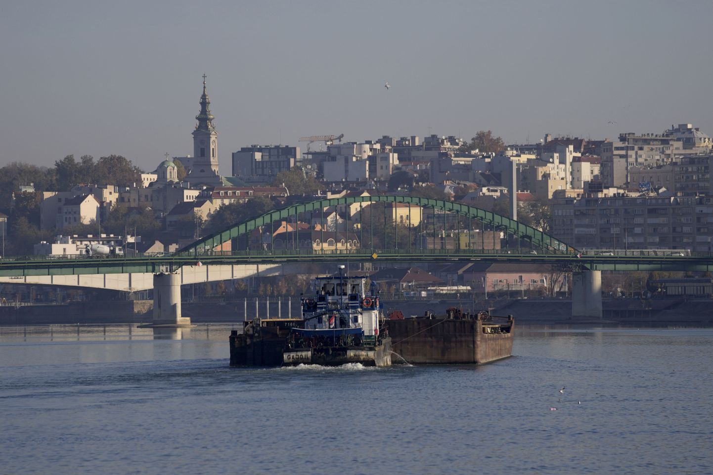 Väetistega kaubalaev uppus pärast kokkupõrget sillaga Doonau jõe piiril Serbia ja Horvaatia vahel.