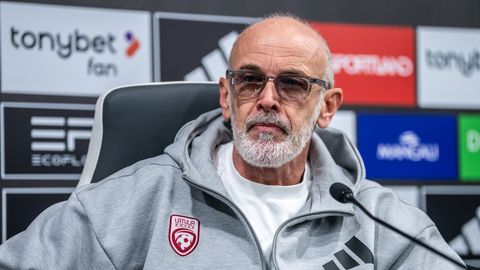 Izlases futbolisti iestājas par Nikolato palikšanu pie komandas stūres