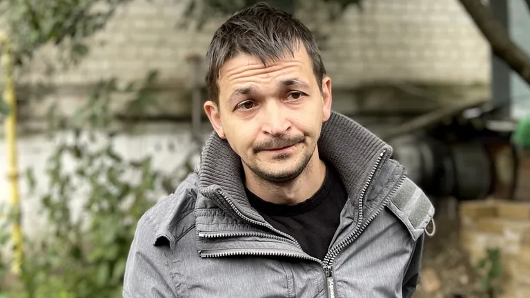 Артем говорит, что россияне держали его в камере в течение 40 дней и пытали током