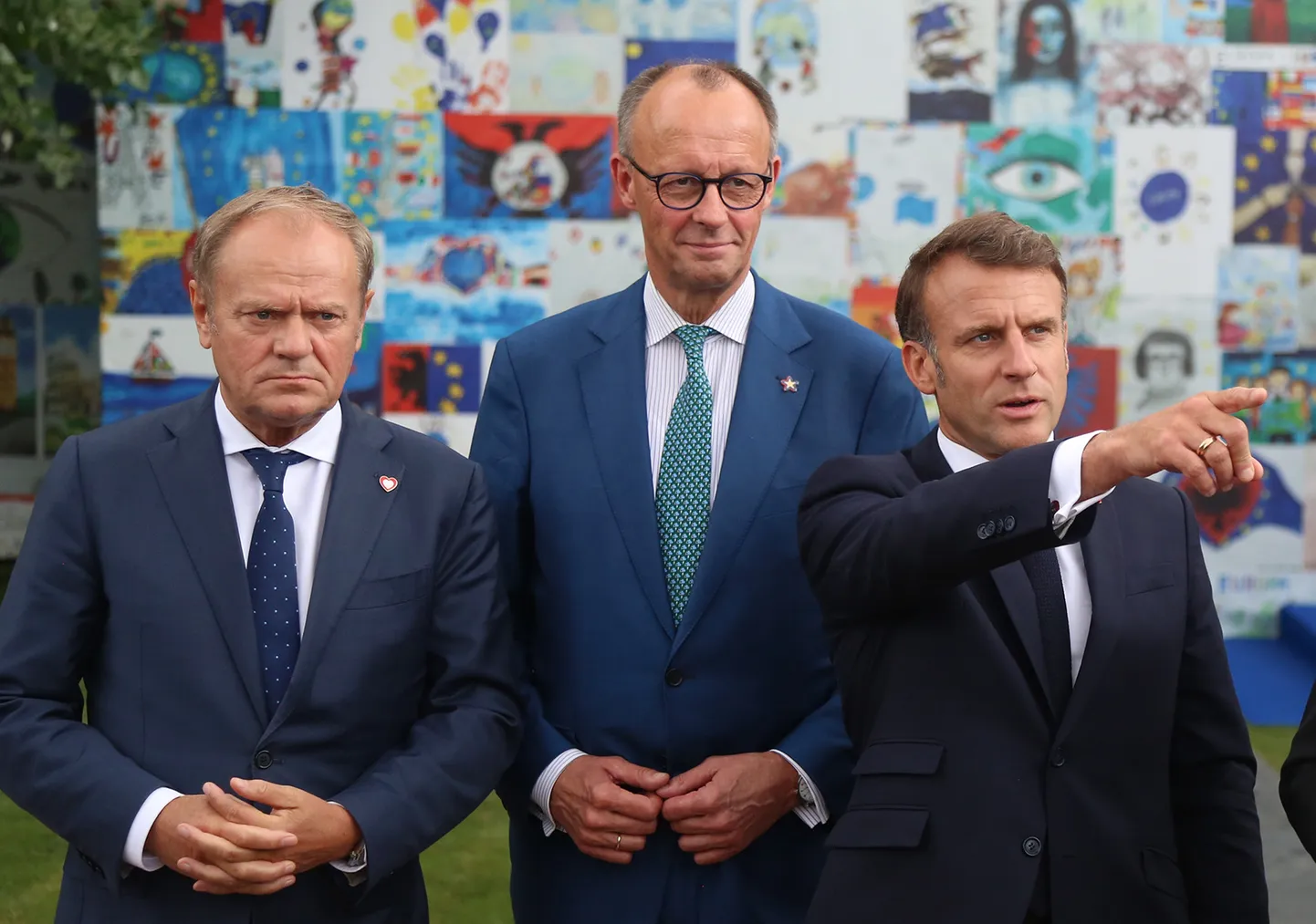 No kreisās: Polijas premjerministrs Donalds Tusks, Vācijas kanclers Frīdrihs Mercs un Francijas prezidents Emanuels Makrons
