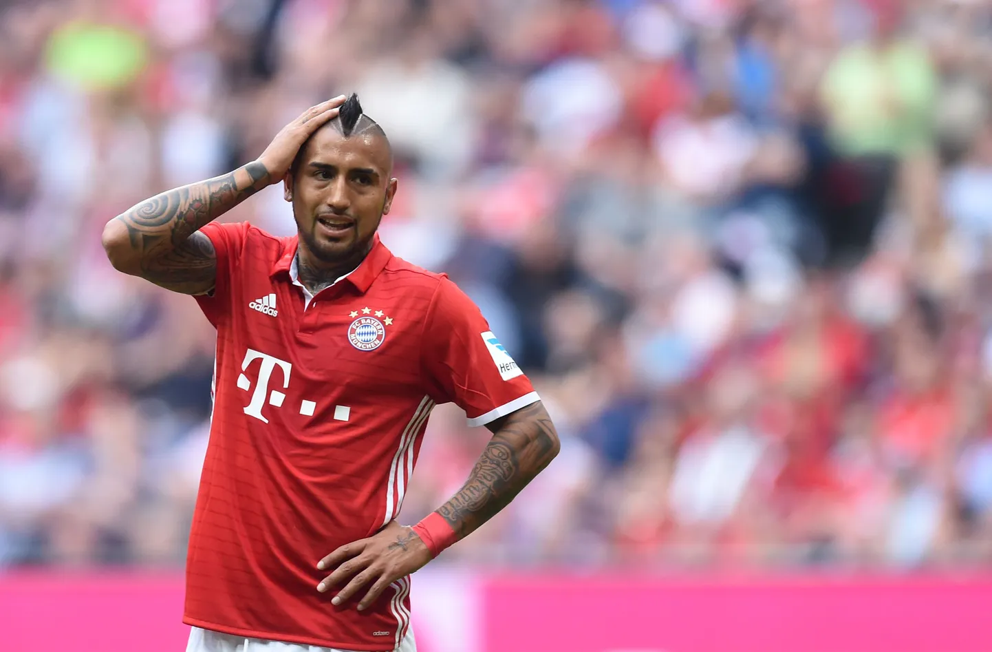 Müncheni Bayerni poolkaitsja Arturo Vidal.