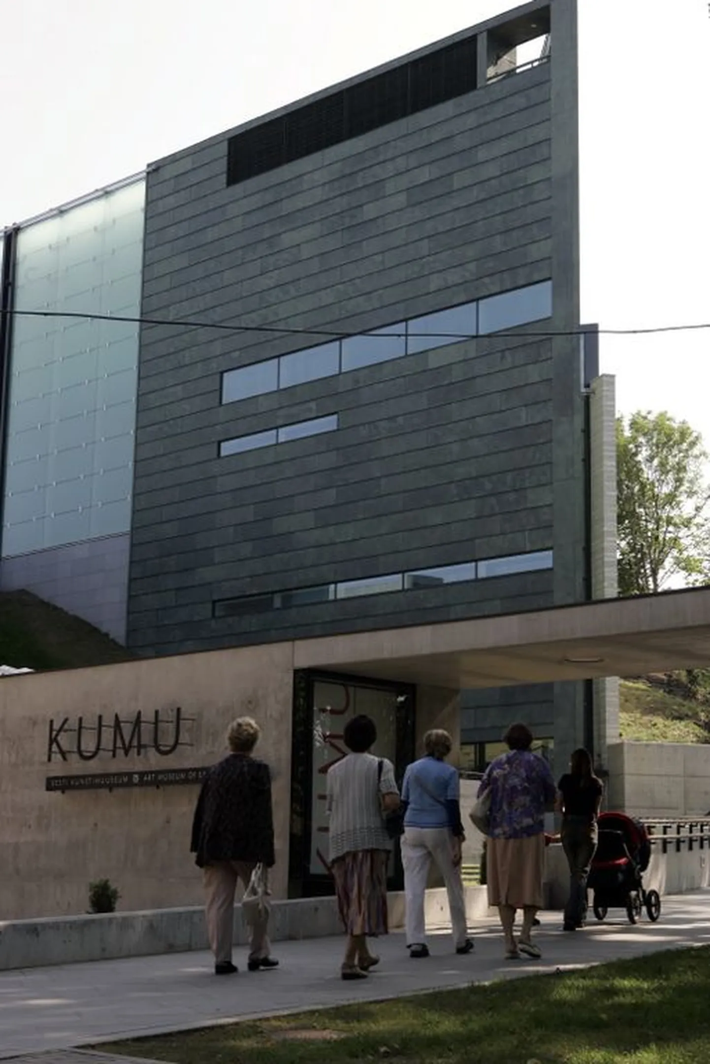 Kadrioru serval asuv Kumu.