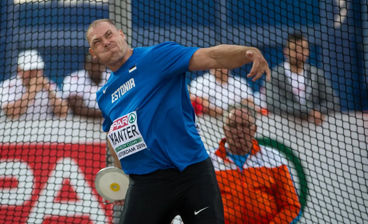 Amsterdamis Euroopa meistrivõistlustel lendab ketas pronksmedalini. Vanust on juba 36 aastat, aga 11. tiitlivõistluste medal on käes.