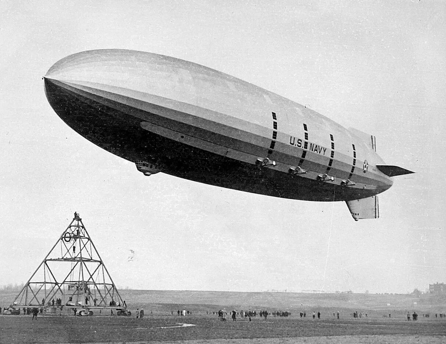 Õnnetu saatusega õhulaev Akroni sõsarlaev 1933. aastal oma esimesel lennul.