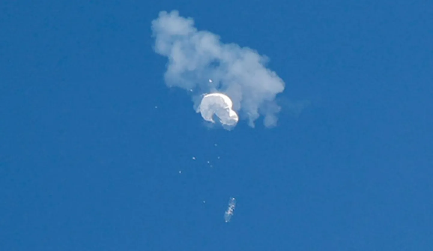 Ķīnas balons virs Atlantijas okeāna Dienvidkarolīnas piekrastē (ASV)