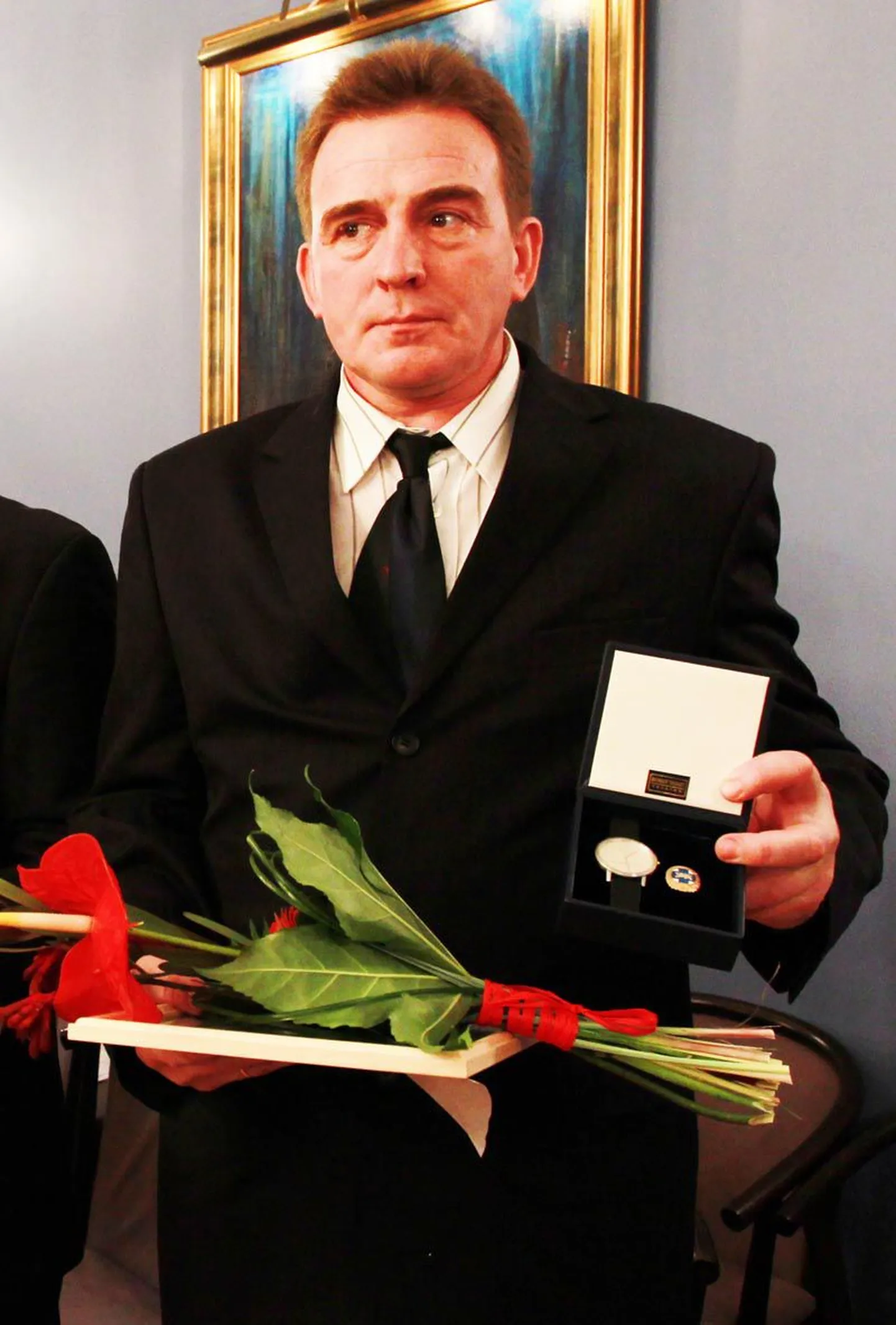 Andrei Fedotovi toidupoodi Sillamäel on röövitud kaks korda.  Kaks korda said pätid ihaldatud noosi, kolmandal korral astus Fedotov oma vara kaitseks välja. Eile pälvis ta selle eest medali.