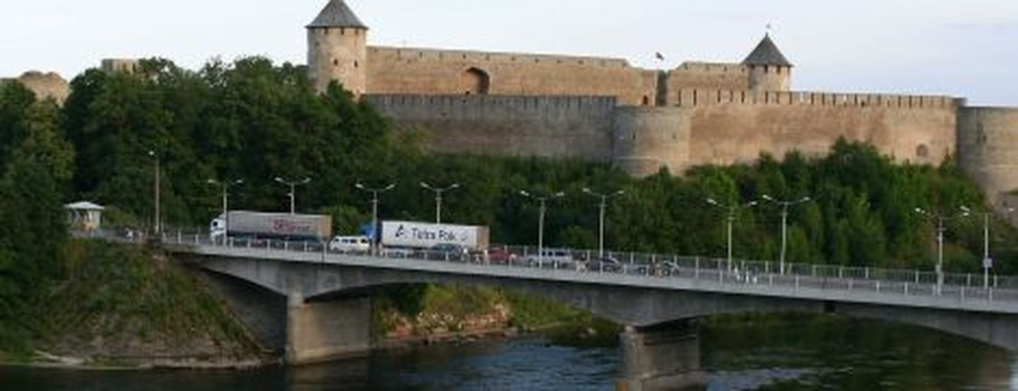 Vaade Narva jõe sillale ja kindlusele