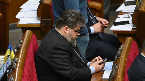 «100 dollarit tund, ööseks ei jää»: Ukraina võimupartei parlamendiliige sattus seksiskandaali