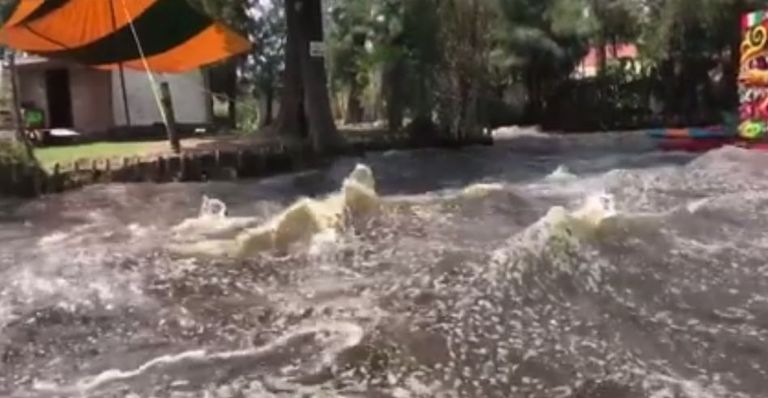 Mehhiko maavärin pani jõe lainetama