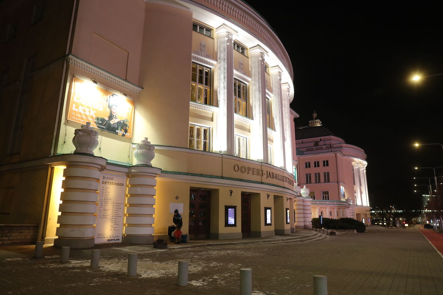 Estonia teater pärast tuletõrjehäiret.