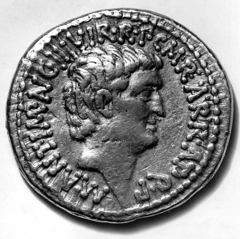 Kuldmünt Väike-Aasiast, millel on kujutatud Marcus Antoniust