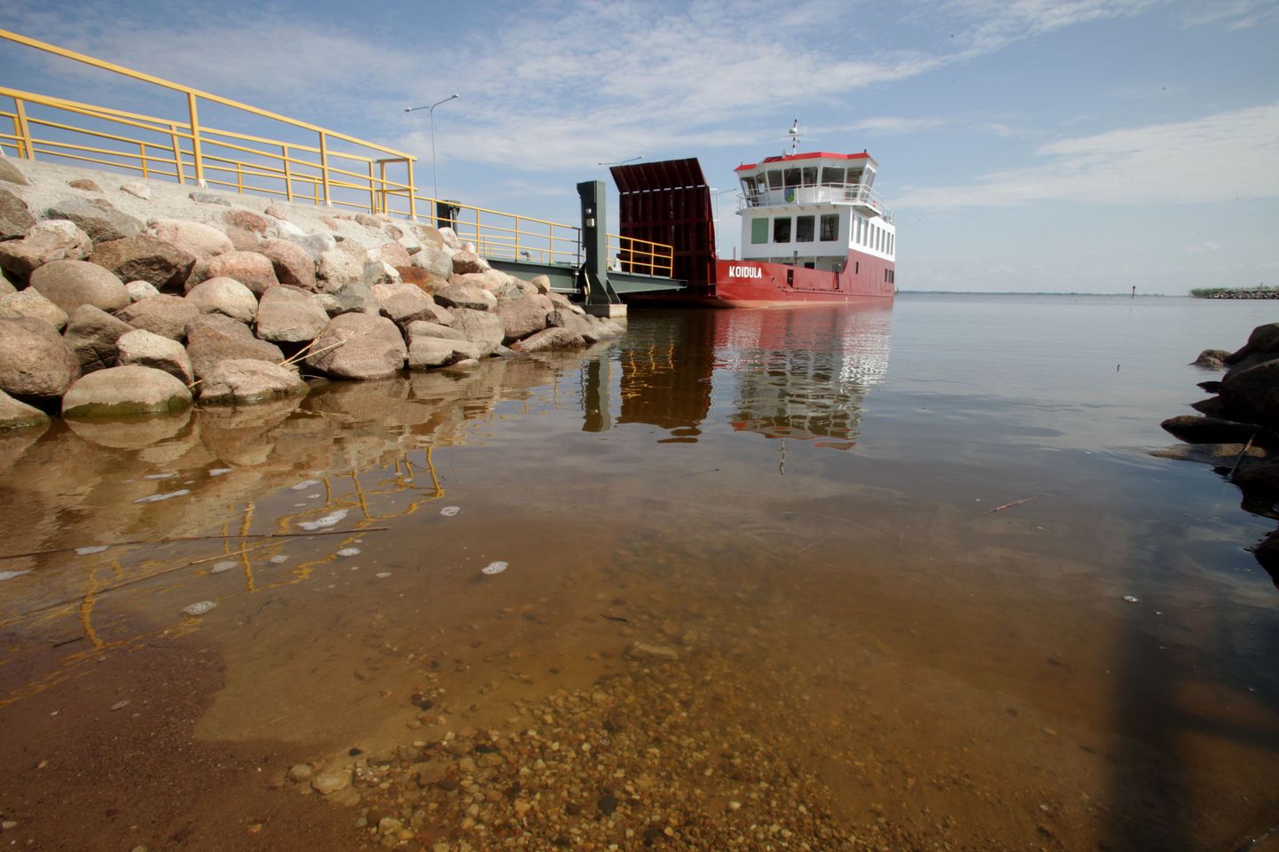 Peipsi madal veetase ähvardab reisiparvlaeva Koidula Laaksaare sadamasse seisma jätta.