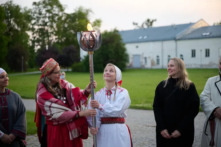 Laulu- ja tantsupeoga seotud leiavad, et tule nii-öelda käest kätte andmine on teekonna olulisim osa. See ühendab ja annab erilise laengu, mis jääb meelde kogu eluks.