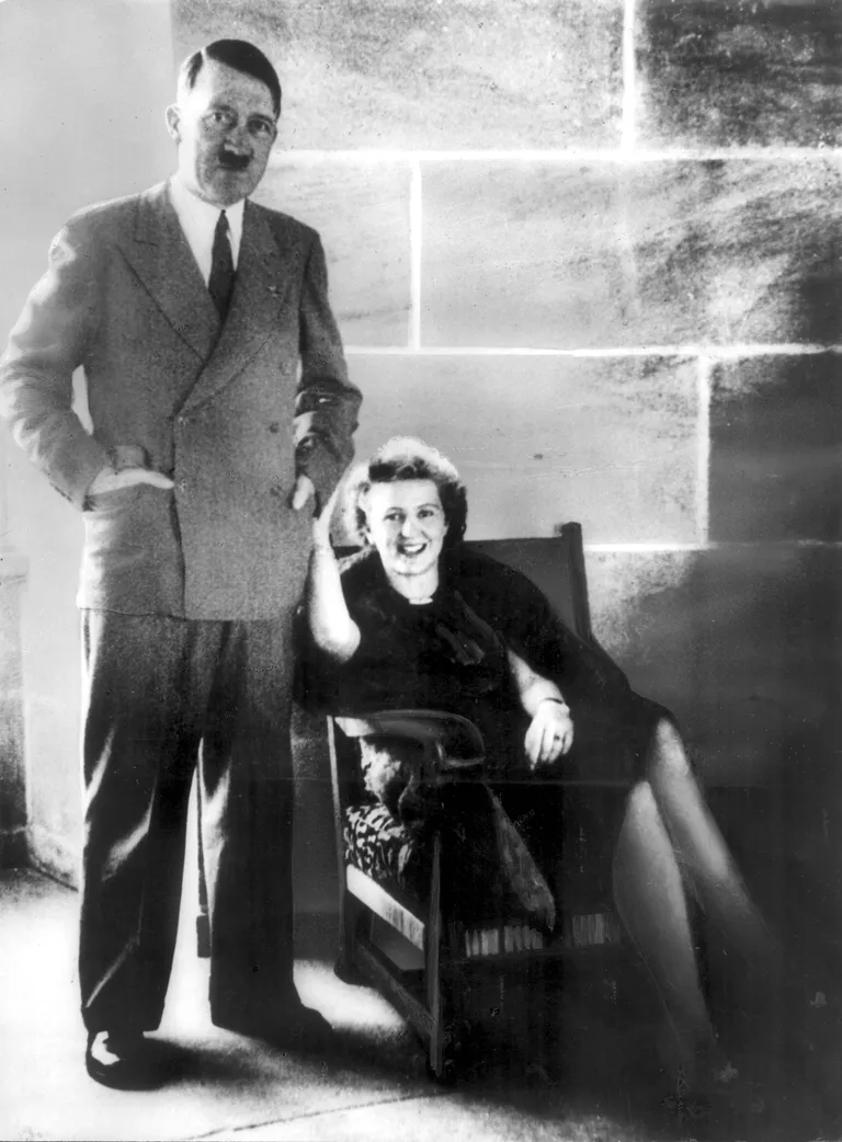 Adolf Hitler ja Eva Braun dateerimata fotol