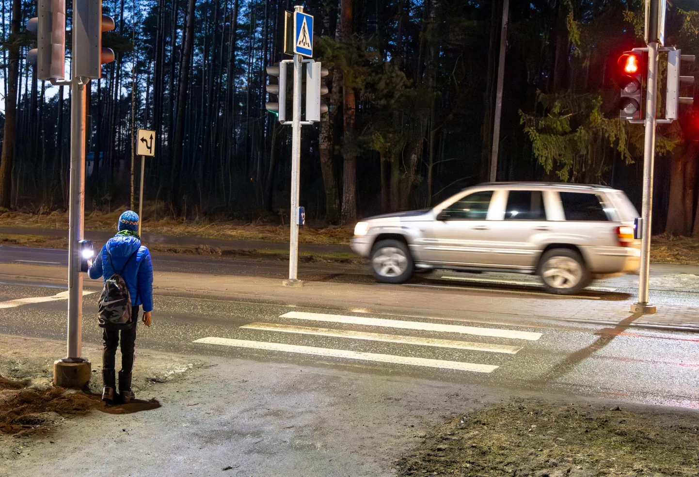 Paikuse kooli juures asuv valgusfoor.