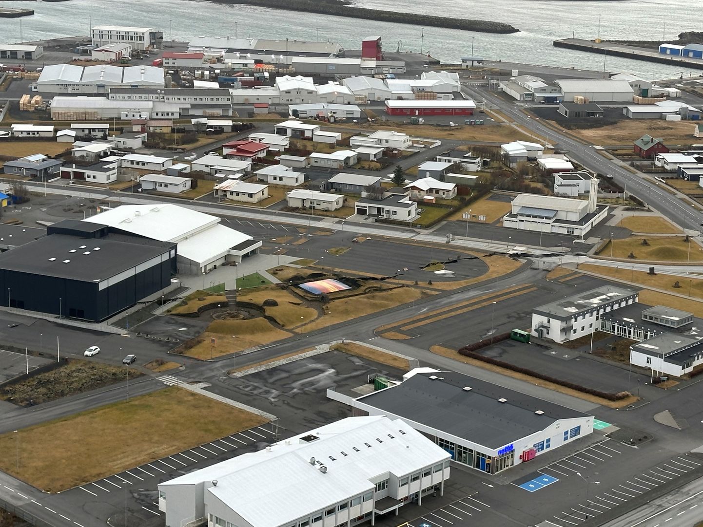 Islandi linn Grindavik, mille elanikud vulkaanilise tegevuse intensiivistumise tõttu evakueeriti.