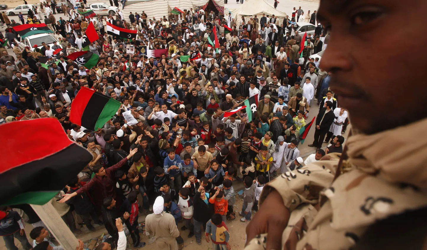 Ливийская оппозиция митингует в поддержку решения Совбеза ООН об установлении запретной для полетов зоны над Ливией.