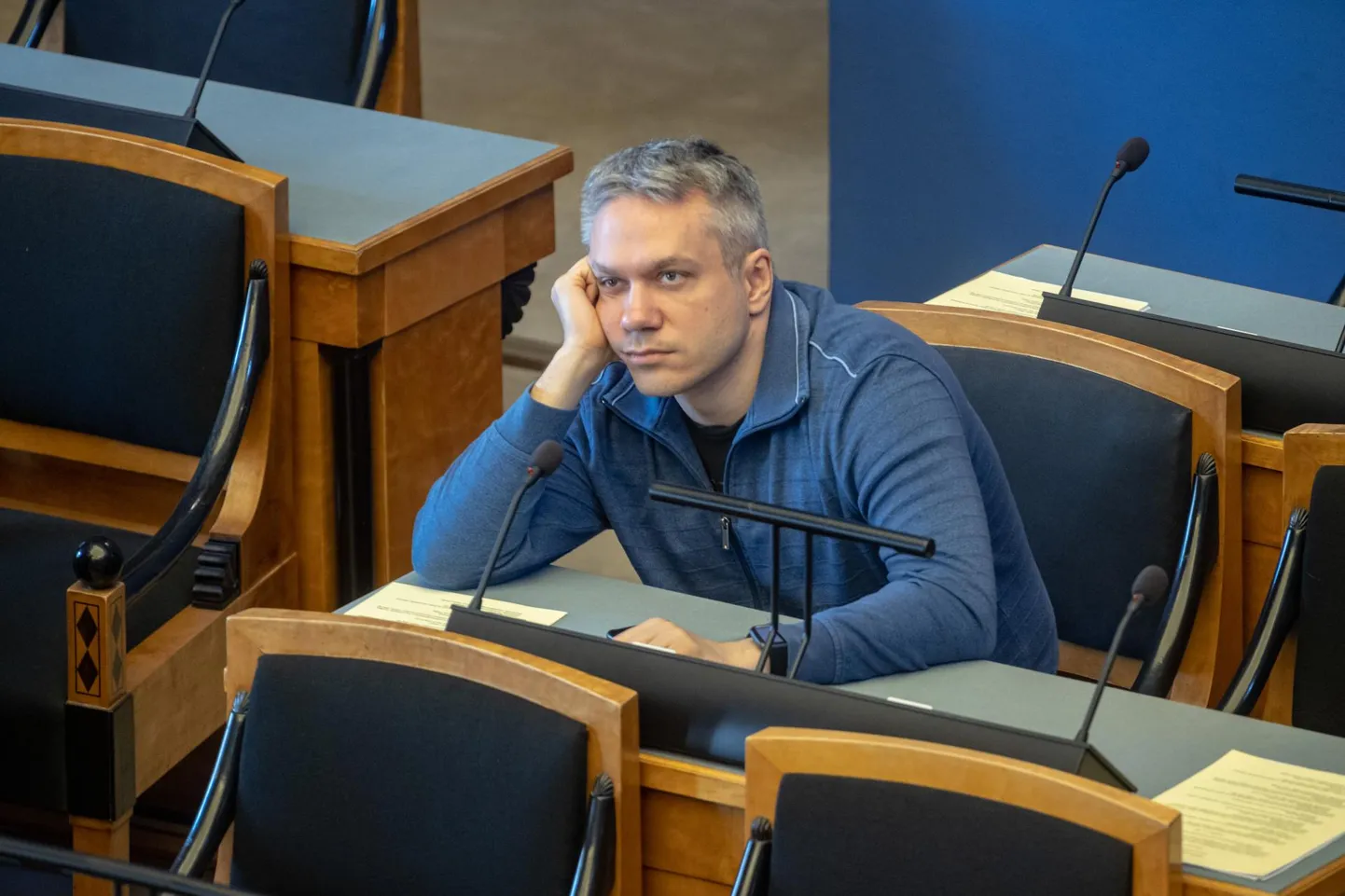 Riigikogu kõrval on Andrei Korobeinik ametis Pärnu linna volikogu esimehena, mis takistas ta eile parlamendis allkirjastamast Ukraina toetusavaldust.
