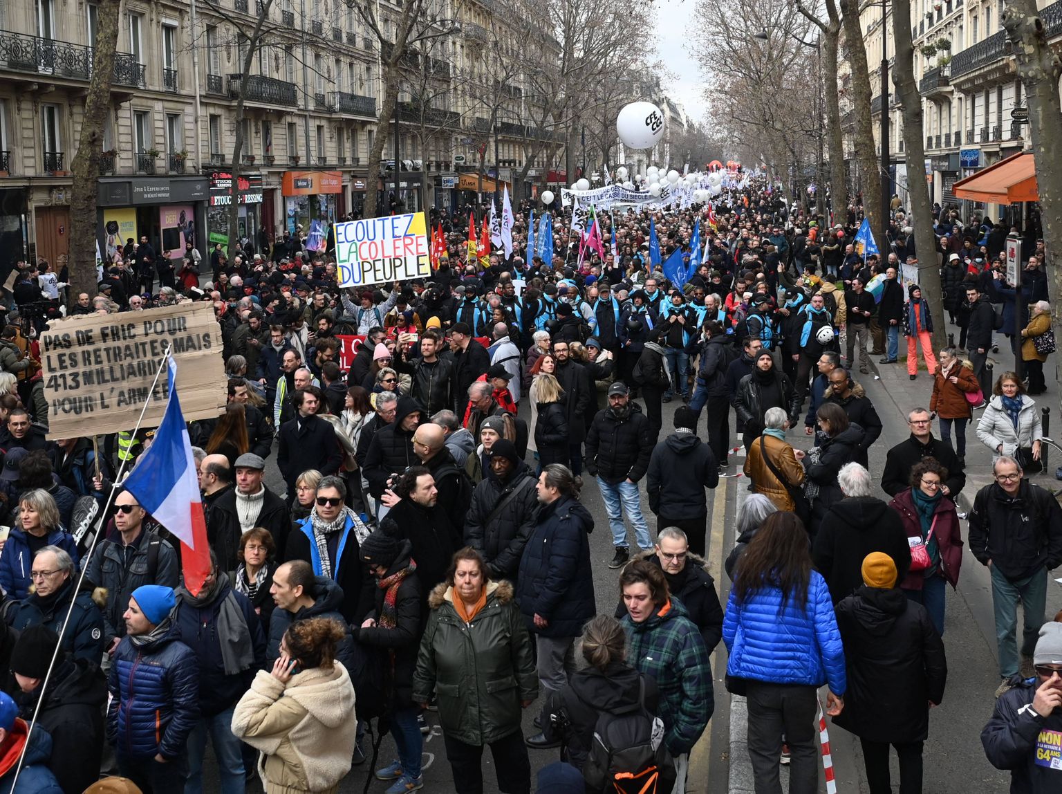 Francijā notiek protesti pret pensiju reformu.