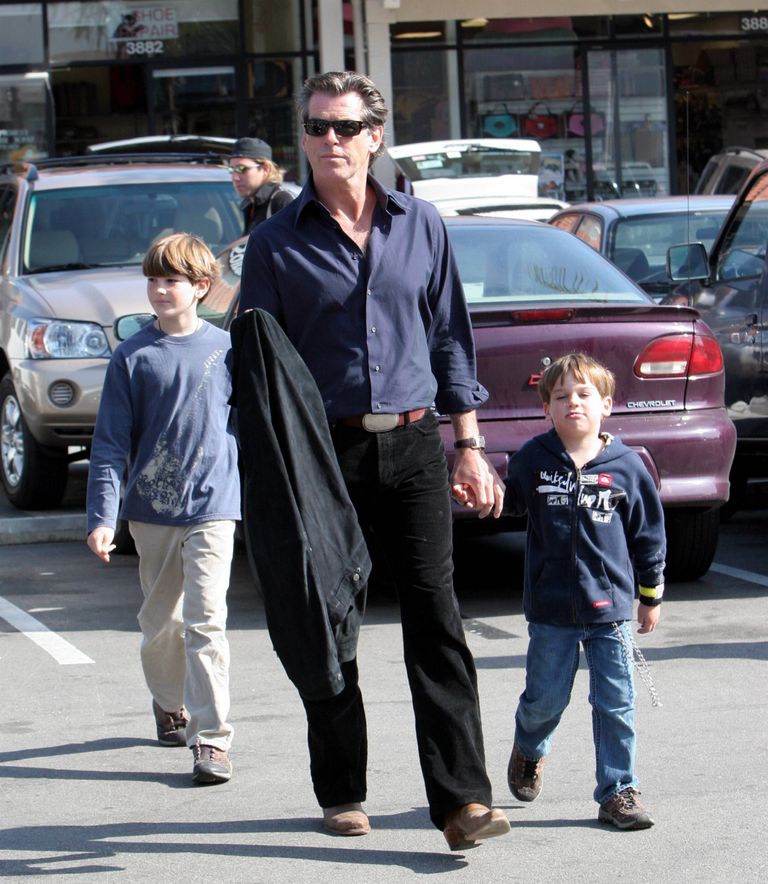 Pierce Brosnan oma kahe pojaga
