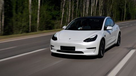 Поставки электромобилей Tesla упали