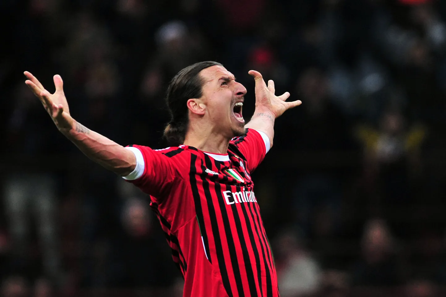 Zlatan Ibrahimovic AC Milani särgis.