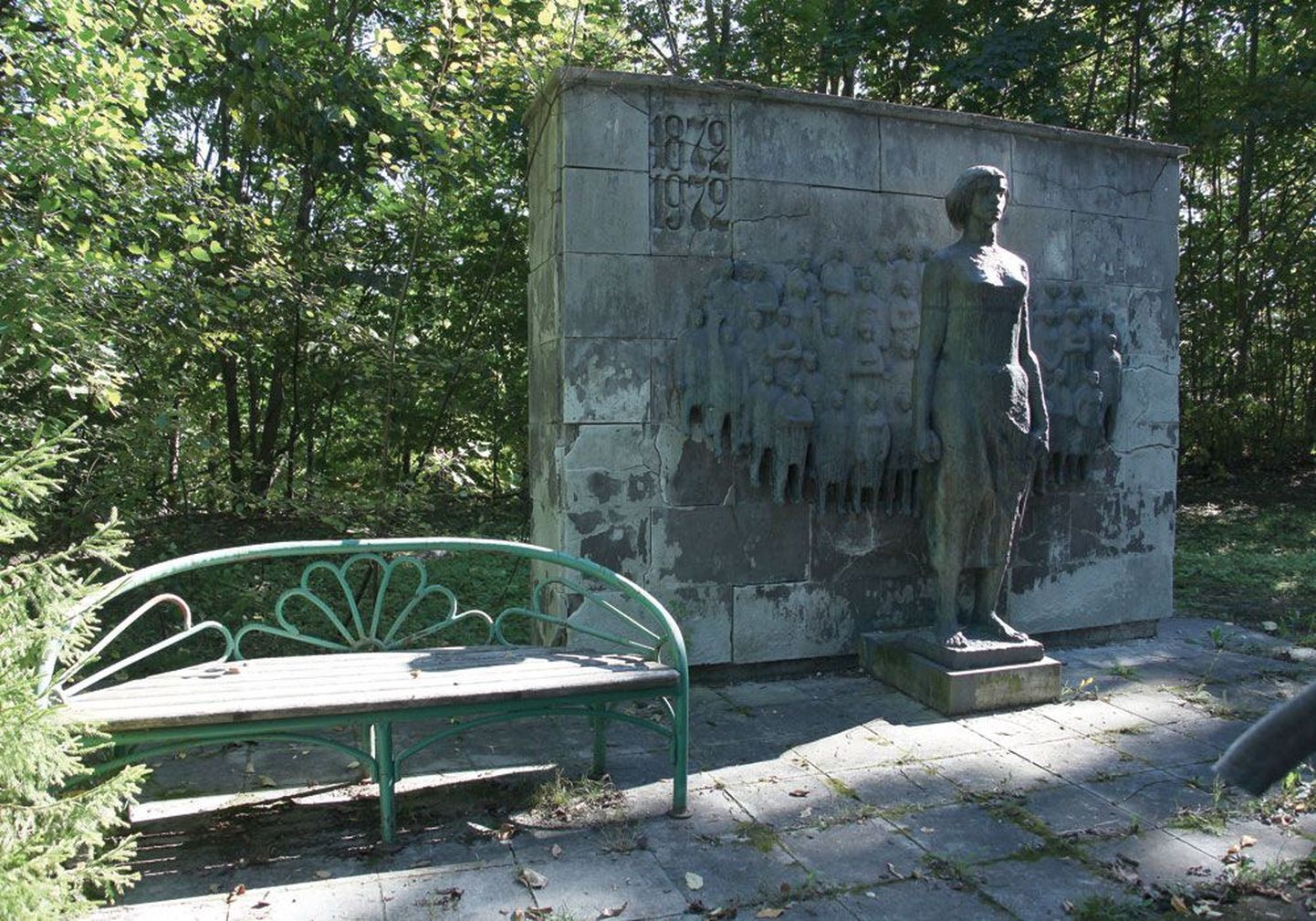 Парк Амалии Крейсберг с памятником знаменитой революционерке, лидеру рабочего движения 1905 года на Кренгольмской мануфактуре, планируют обустроить уже к 2016 году.