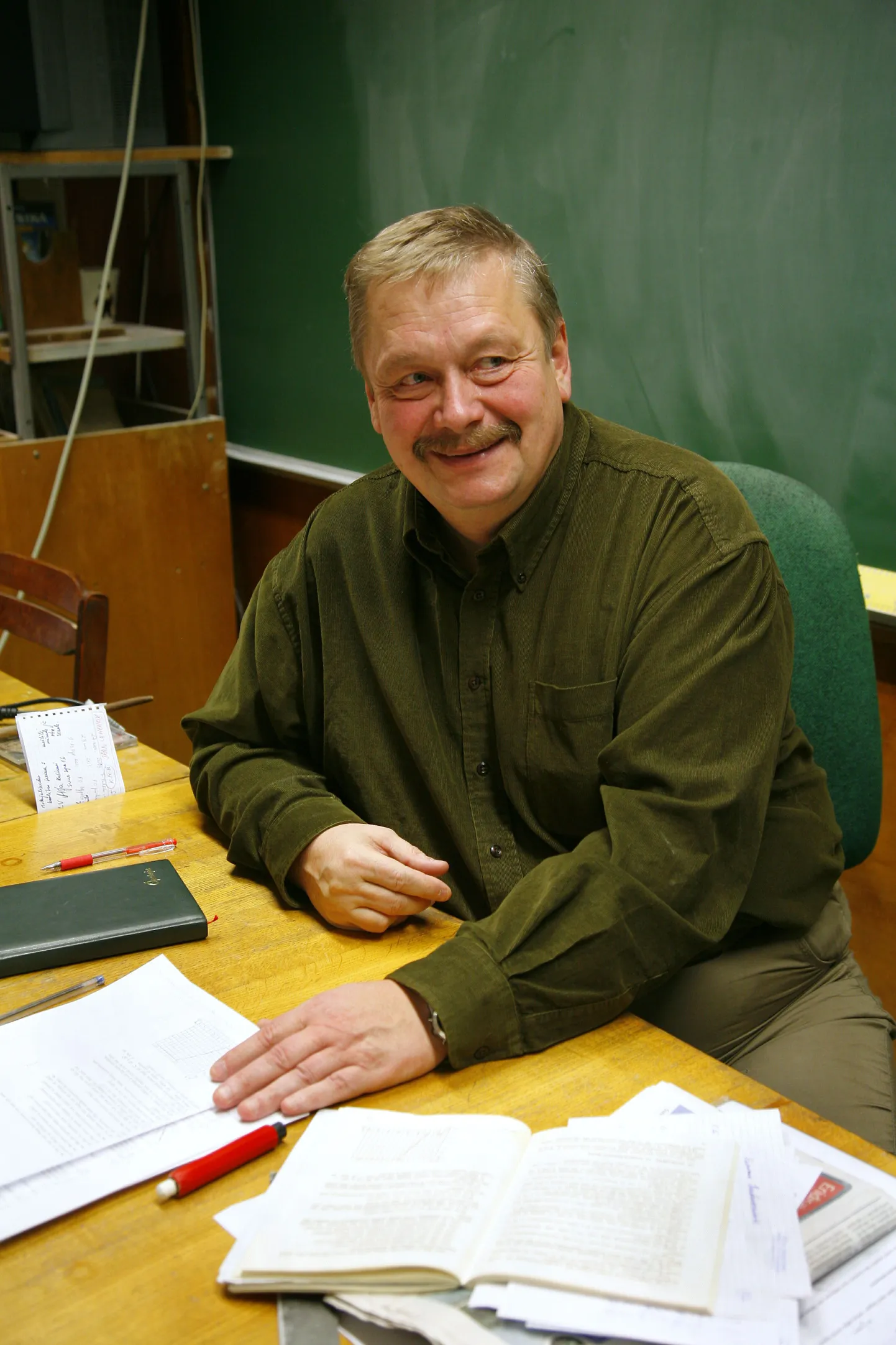 Pärnu Koidula gümnaasiumi füüsikaõpetaja Elmu Mägi pälvis Vabariigi Presidendi hariduspreemia.