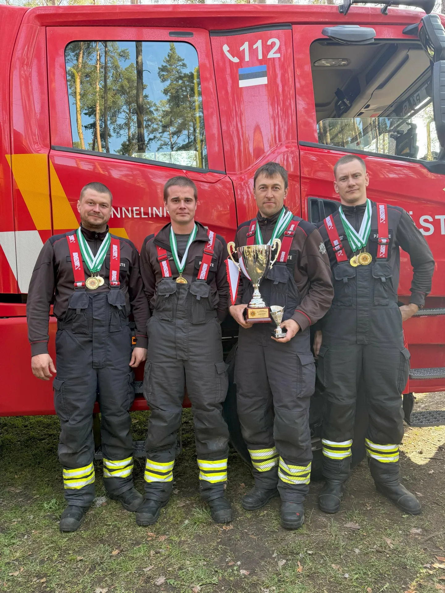 Võidukas Viljandi komando meeskond.