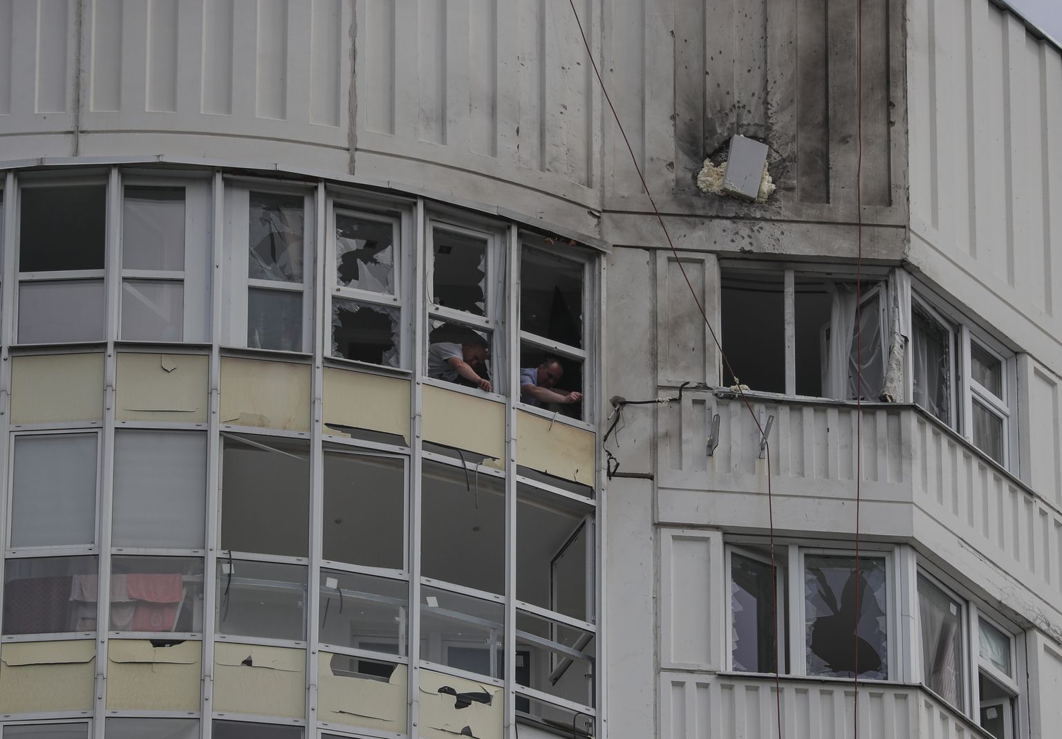 Верхние этажи жилого здания в Москве, пострадавшего в результате дроновой атаки 30 мая 2023 года.