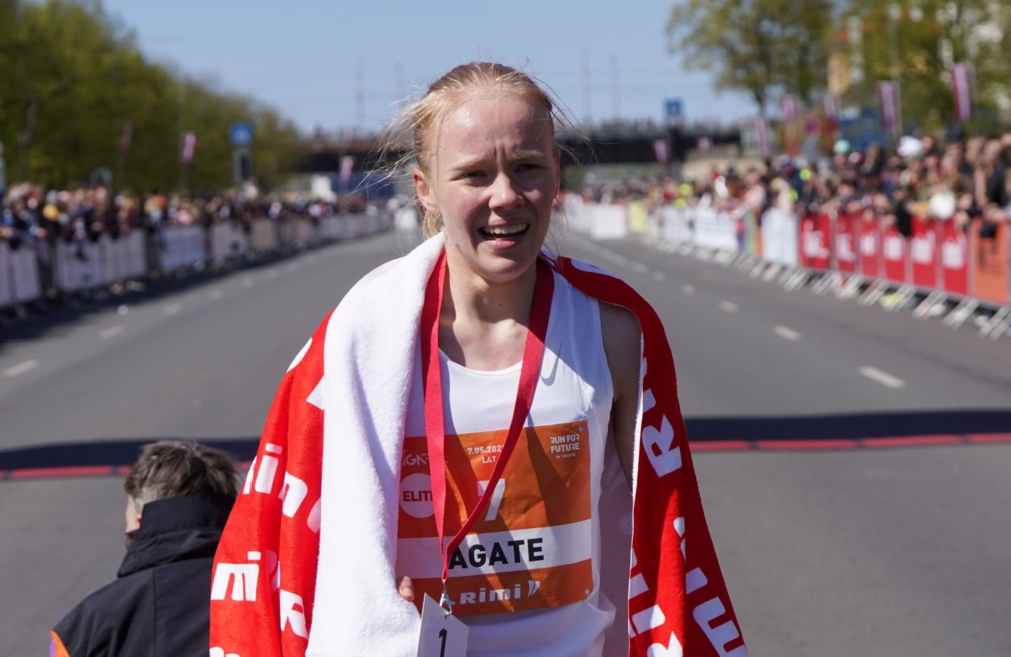 Vieglatlēte Agate Caune "Rimi" Rīgas maratona 5 kilometru distances finišā pēc izcīnīta personiskā rekorda.