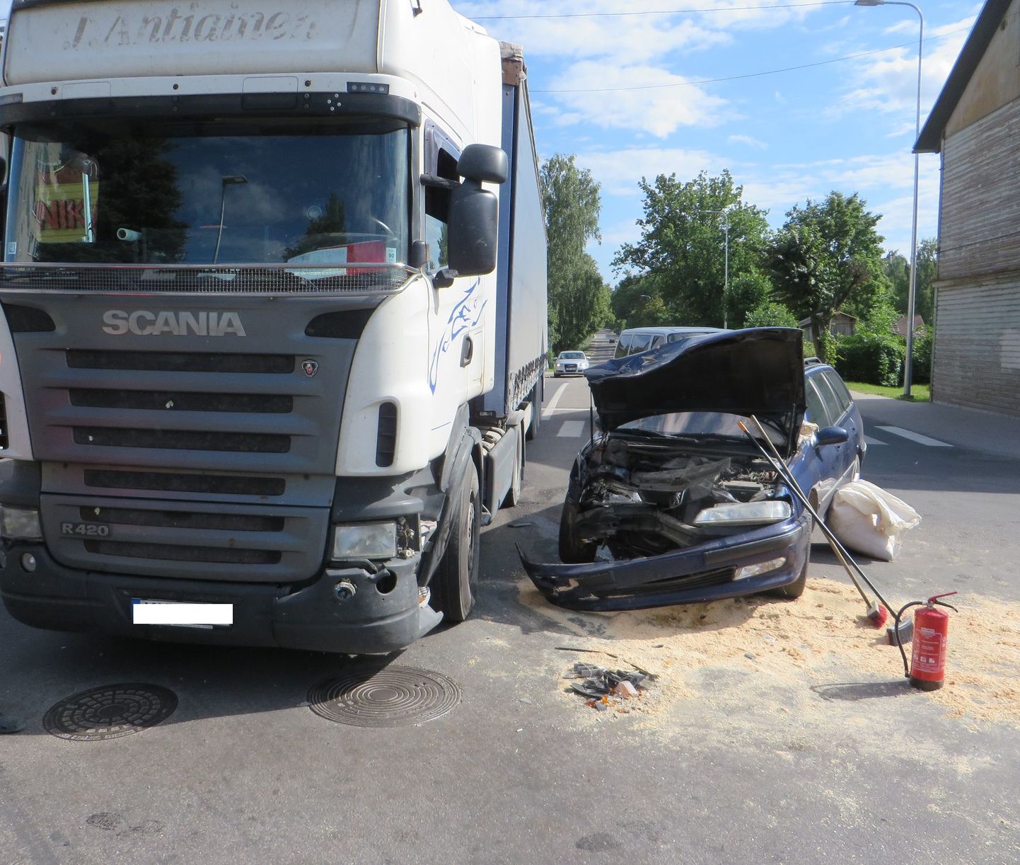 Kolmapäeva pärastlõunal juhtus liiklusõnnetus Valgas J. Kuperjanovi tänaval.