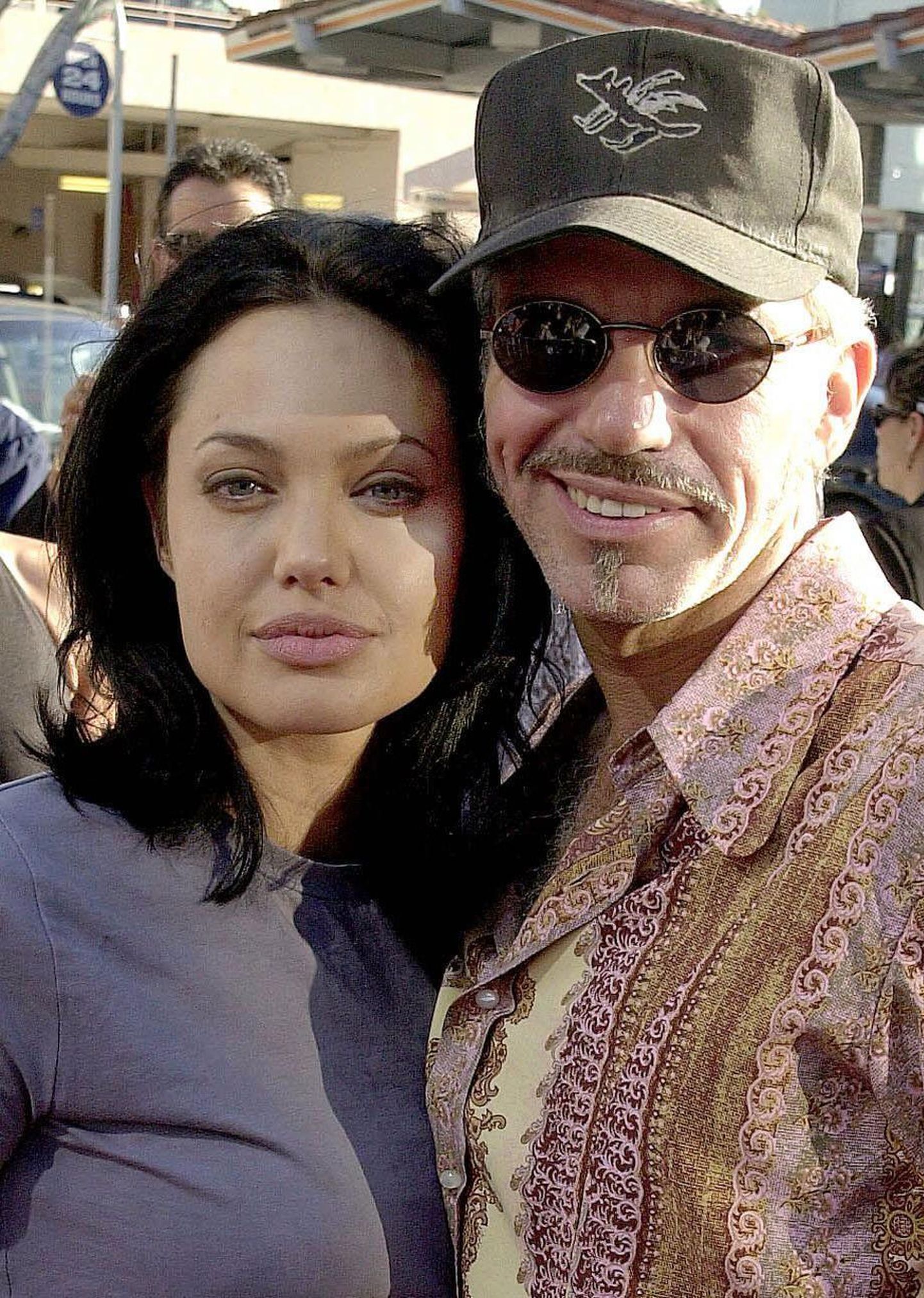 (FILES) Photo taken on June 5, 2000 shows US actress Angelina Jolie (L) and then husband actor and director Billy Bob Thornton in Los Angeles. Jolie's directorial debut about the Bosnian war and a drama made by and starring her ex-husband Billy Bob Thornton will feature at the Berlin film festival next month, organisers said on January 9, 2012.  AFP PHOTO / LUCY NICHOLSON