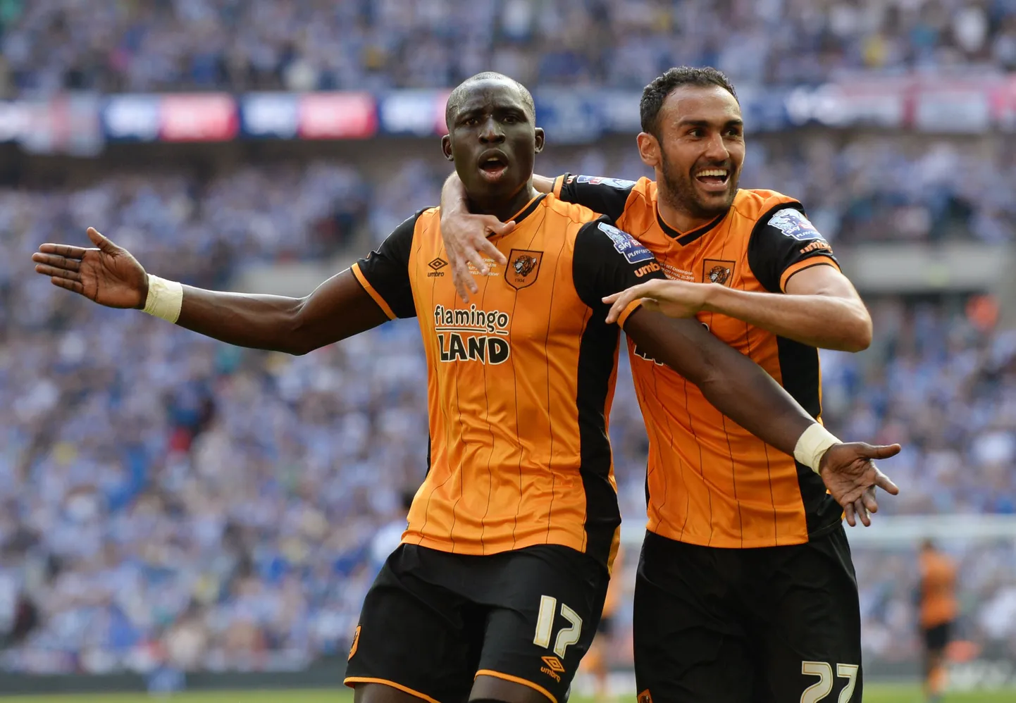 Hull City poolkaitsja Mohamed Diame (vasakul) tähistab hinnalist väravat.