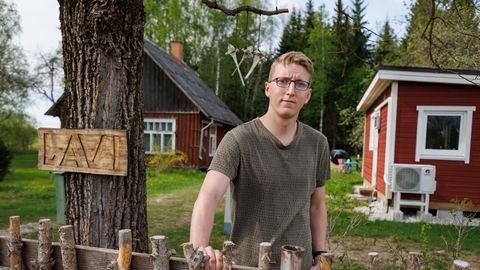 TUULIKULAHINGUD ⟩ Elu tuulikute varjus: nagu tilguks vett otsmikule ja müts oleks kaks numbrit väiksem