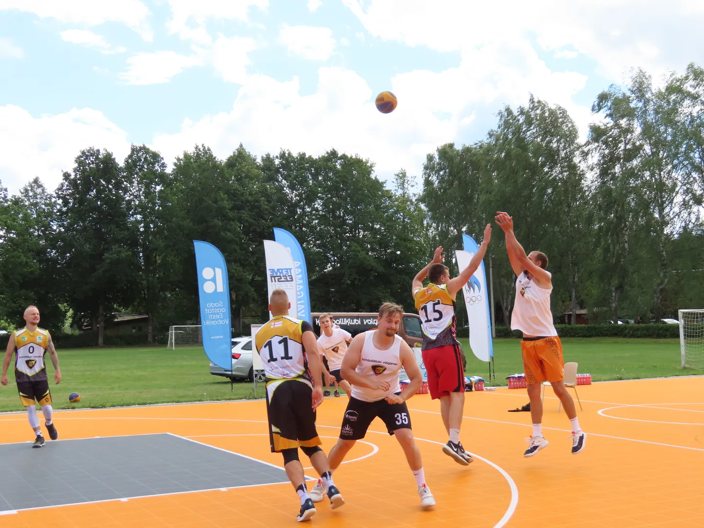 3+3 tänavakorvpalli võistlus Valgamaa suvemängudel.