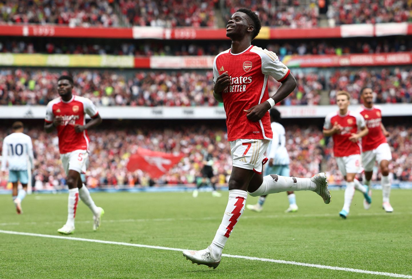 Bukayo Saka värav kindlustas Arsenalile liigahooaja avamängus võidu.