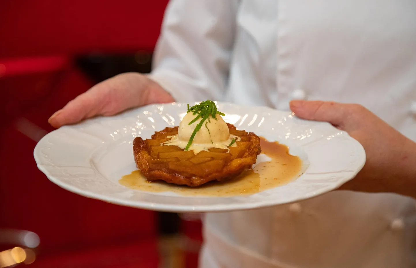 Rustikaalse moega klassika: tagurpidi õunakook ehk tarte Tatin.