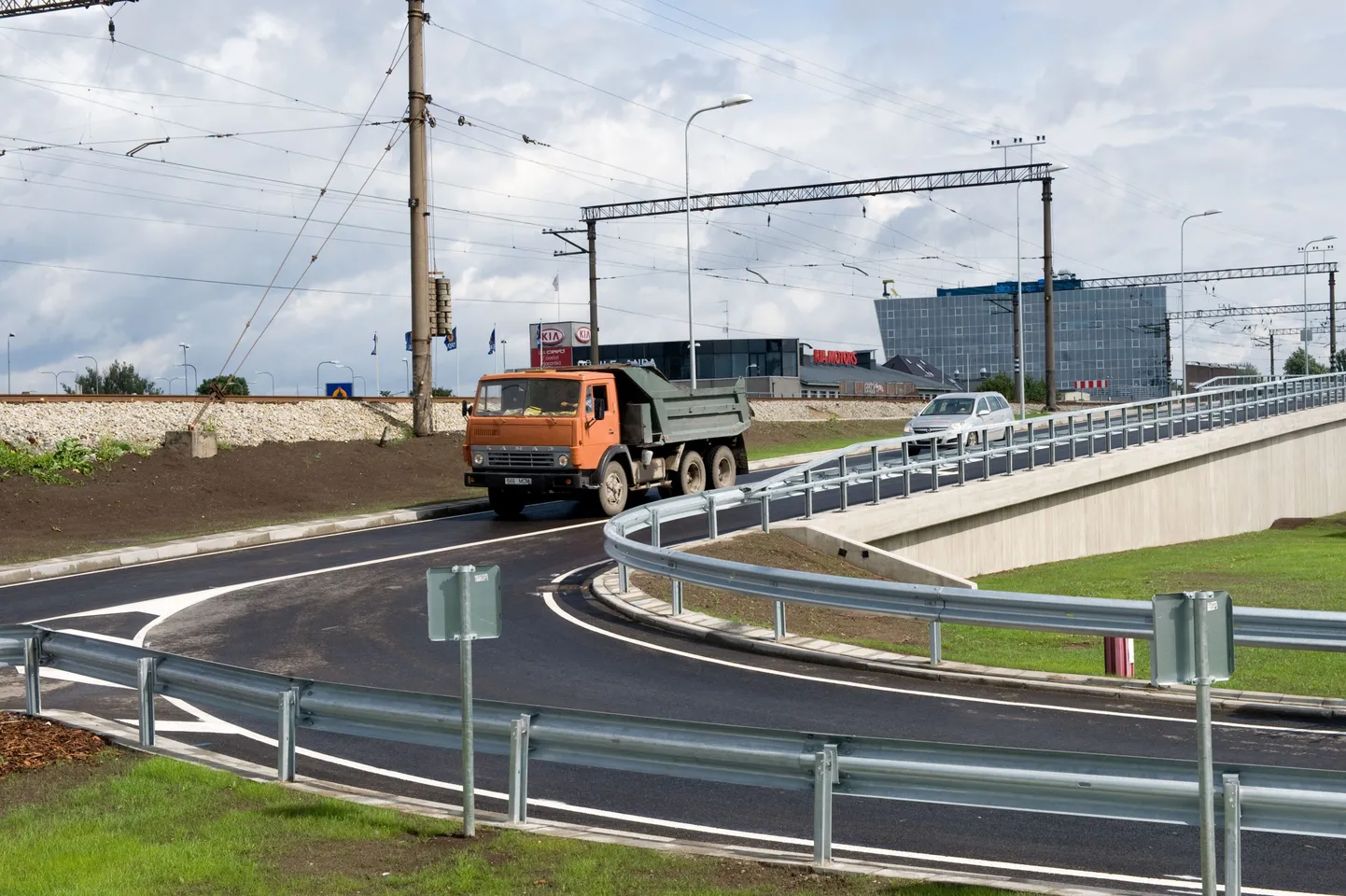 Suur-Sõjamäe tänavat ja Järvevana teed ühendav viadukt.