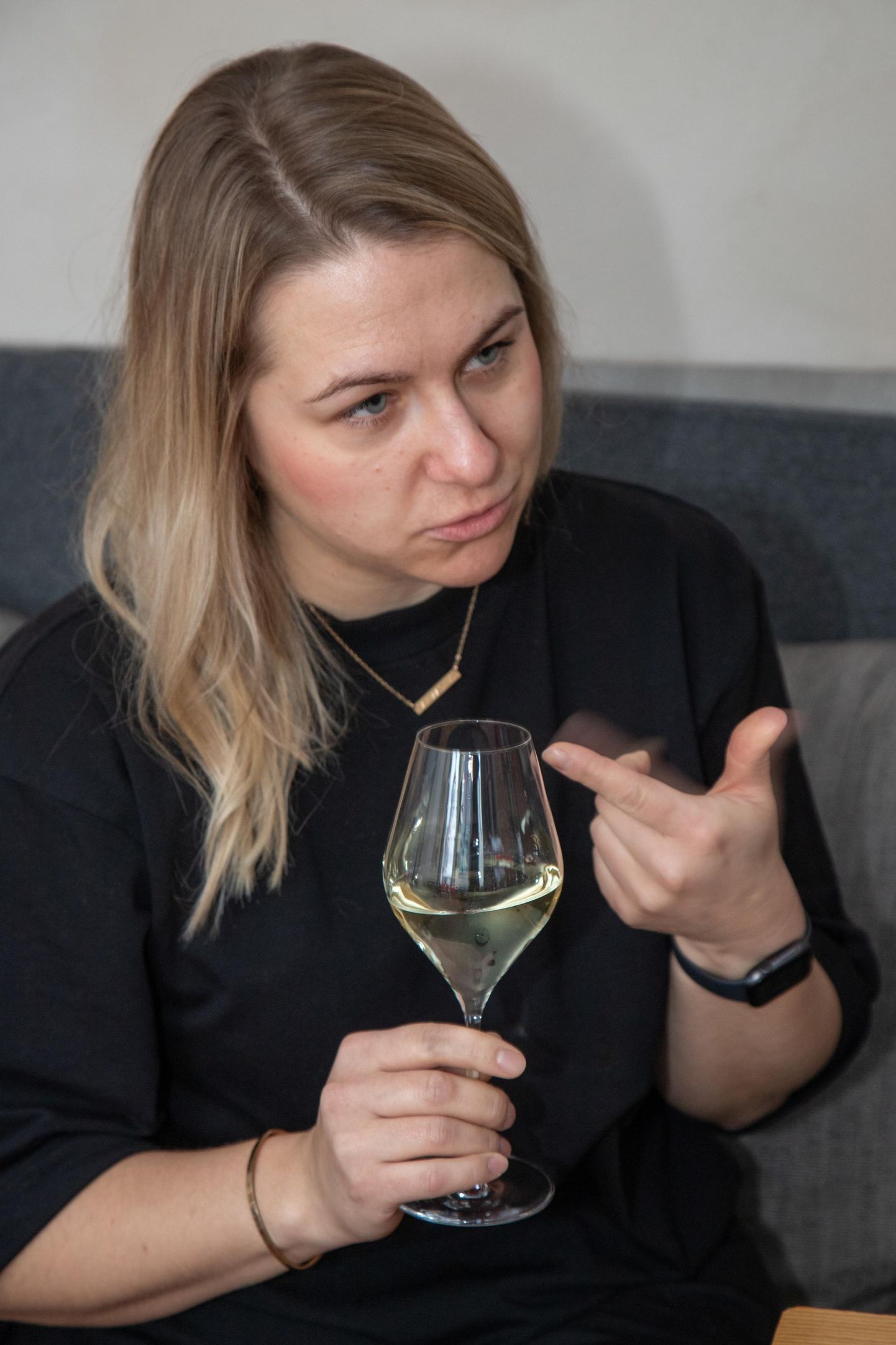 Sommeljee Maarja Zelinski õpetab veinist välja peilima ürte, mineraalsust ning rohelist õuna.