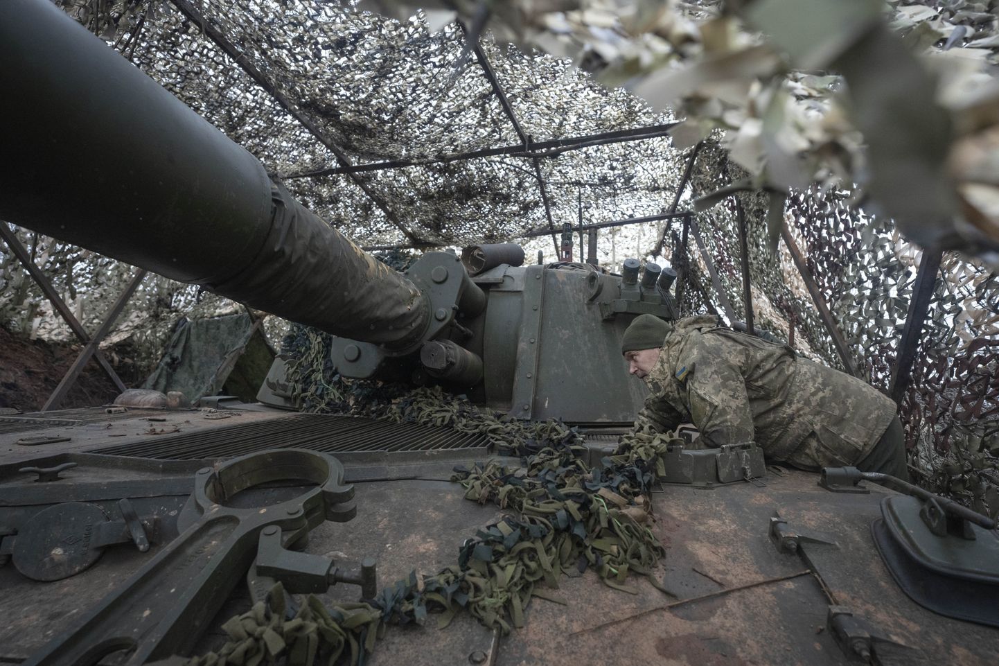 Ukraina liikursuurtükk M109 Paladin Kreminna lähedal rindejoonel.