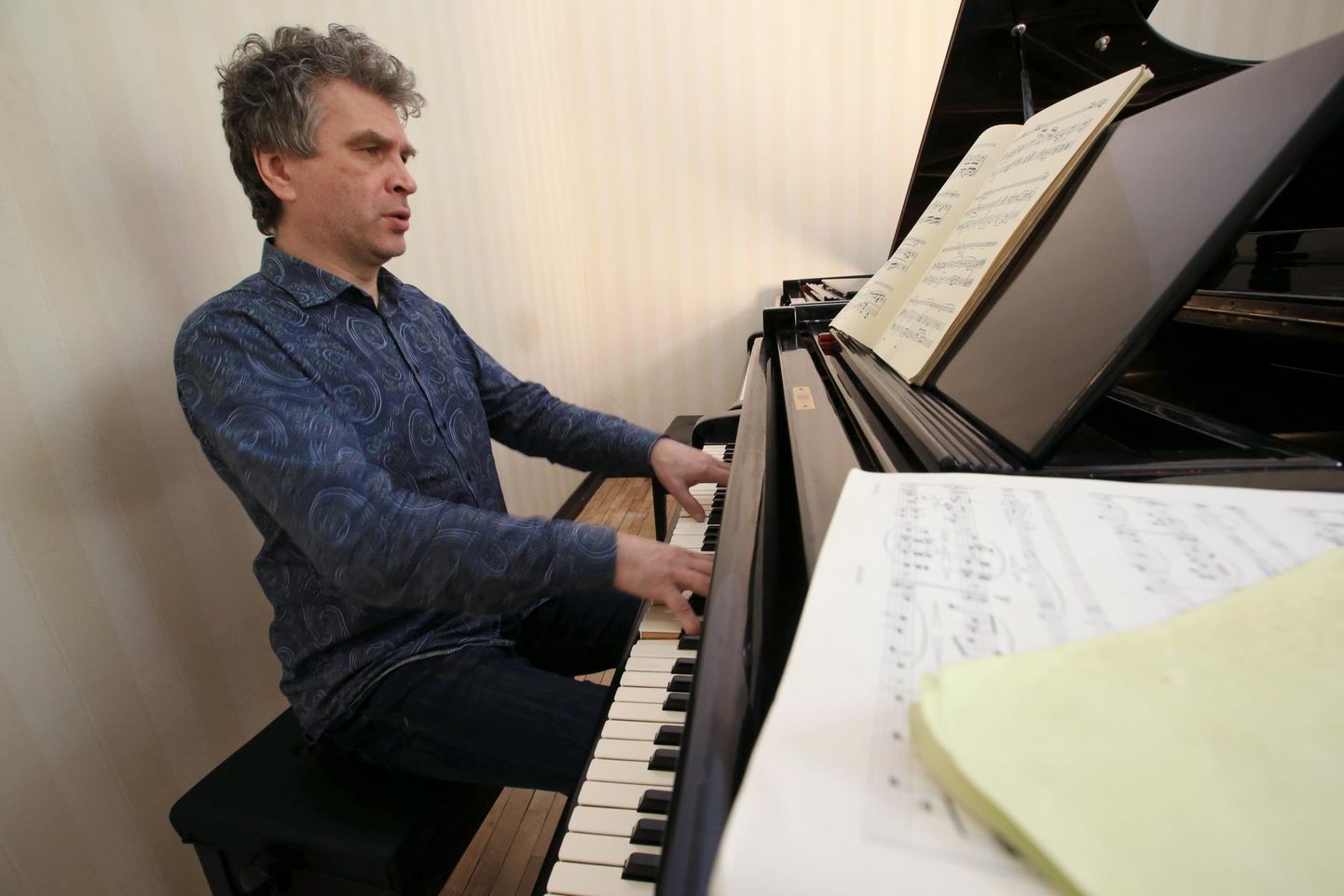 Pianist Tanel Joamets esitab Suure-Jaani Kondase majas Edvard Griegi lüürilisi palu.