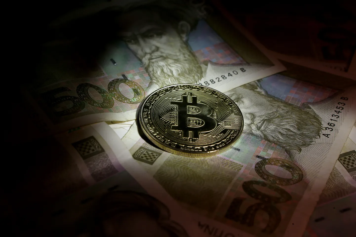 Bitcoini sümboliseeriv kujutis.