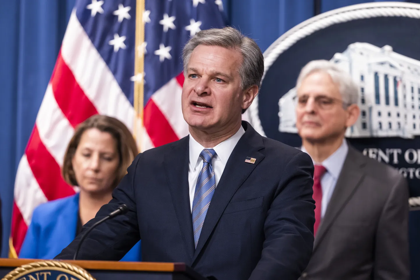 FBI direktor Christopher Wray teatab Hive'i lunavara veebilehe hõivamisest Washingtonis justiitsministeeriumis 26. jaanuar 2023.